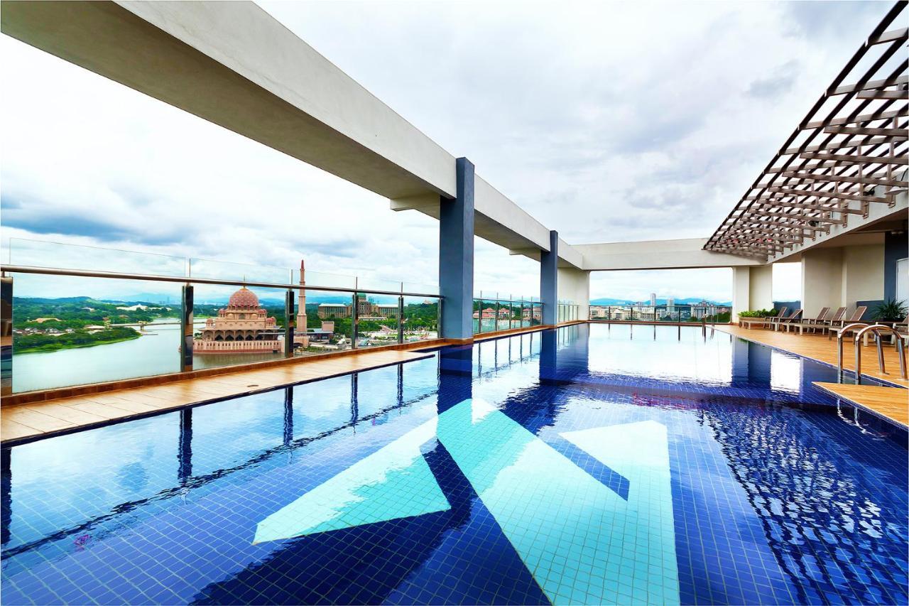 Zenith Hotel Putrajaya Exterior photo Sky Pool